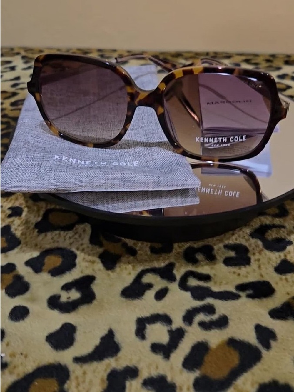 NWOT Kenneth Cole Women’s Tortoiseshell Sunglasses with Brown Gradient Lenses